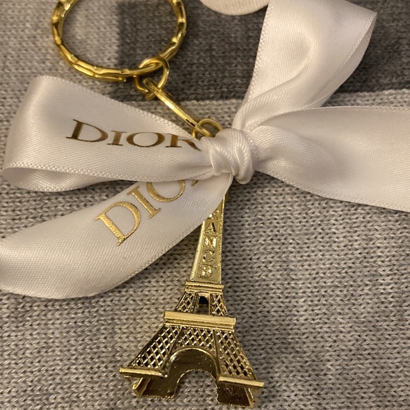 Dior Gift Wrapping Ribbon Bow / Set Of 2 Eiffel Tower Keychains - Picture 4 of 7
